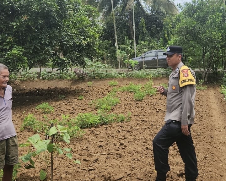 Sambang Warga Bhabinkamtibmas Polsek Jajaran Polres Mukomuko motivasi jaga Ketahanan pangan