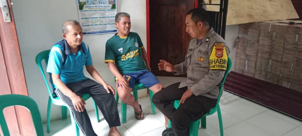 Jalin Silaturahmi Yang Baik Bhabinkamtibmas Sambangi Warganya