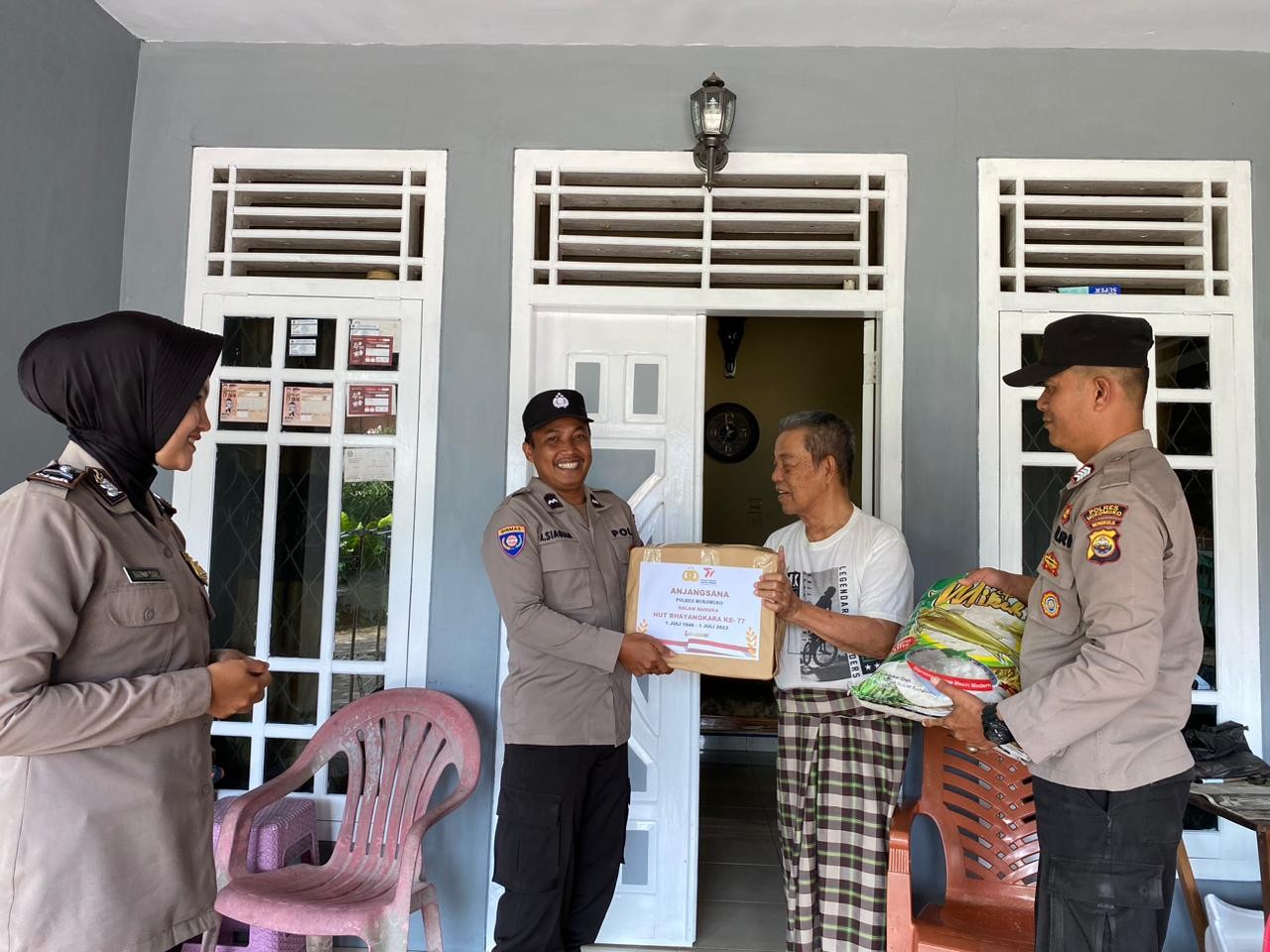 SAMBUT HARI BHAYANGKARA KE-77 POLRES MUKOMUKO ANJANGSANA KE KEDIAMAN PURNAWIRAWAN POLRI