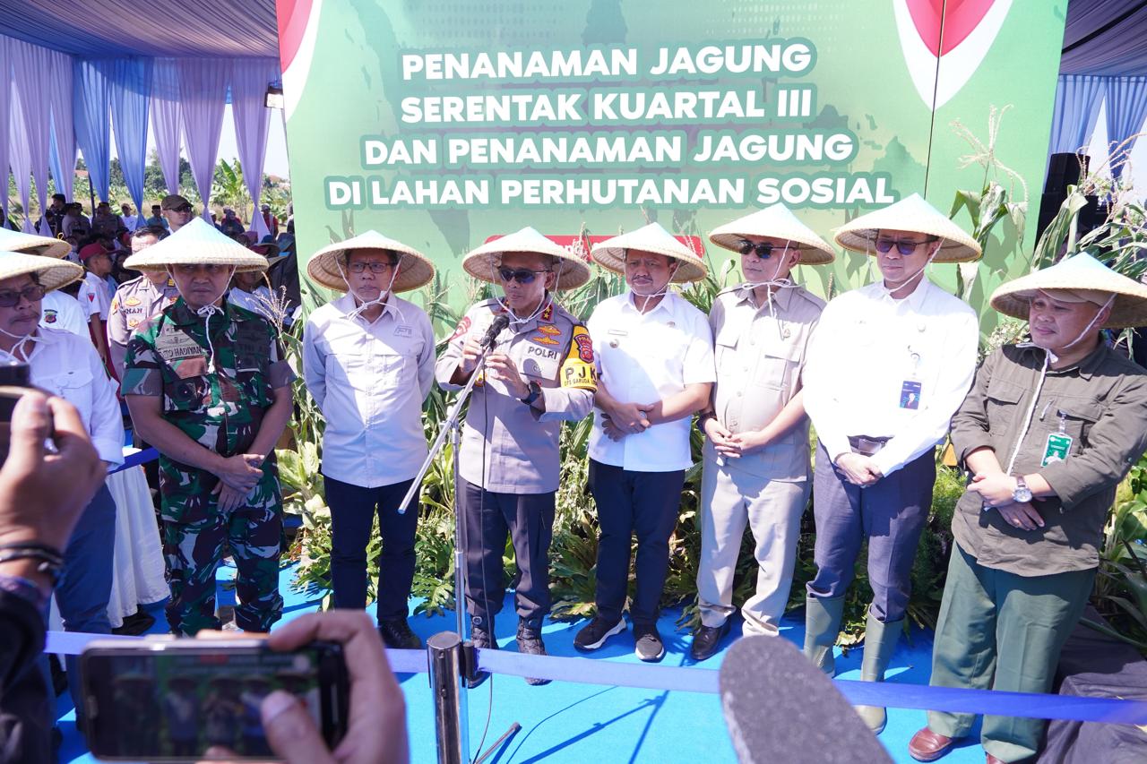 Kapolda Jabar Tanam Jagung Serentak di Sumedang, Dukung Kemandirian Pangan dan Kesejahteraan Petani