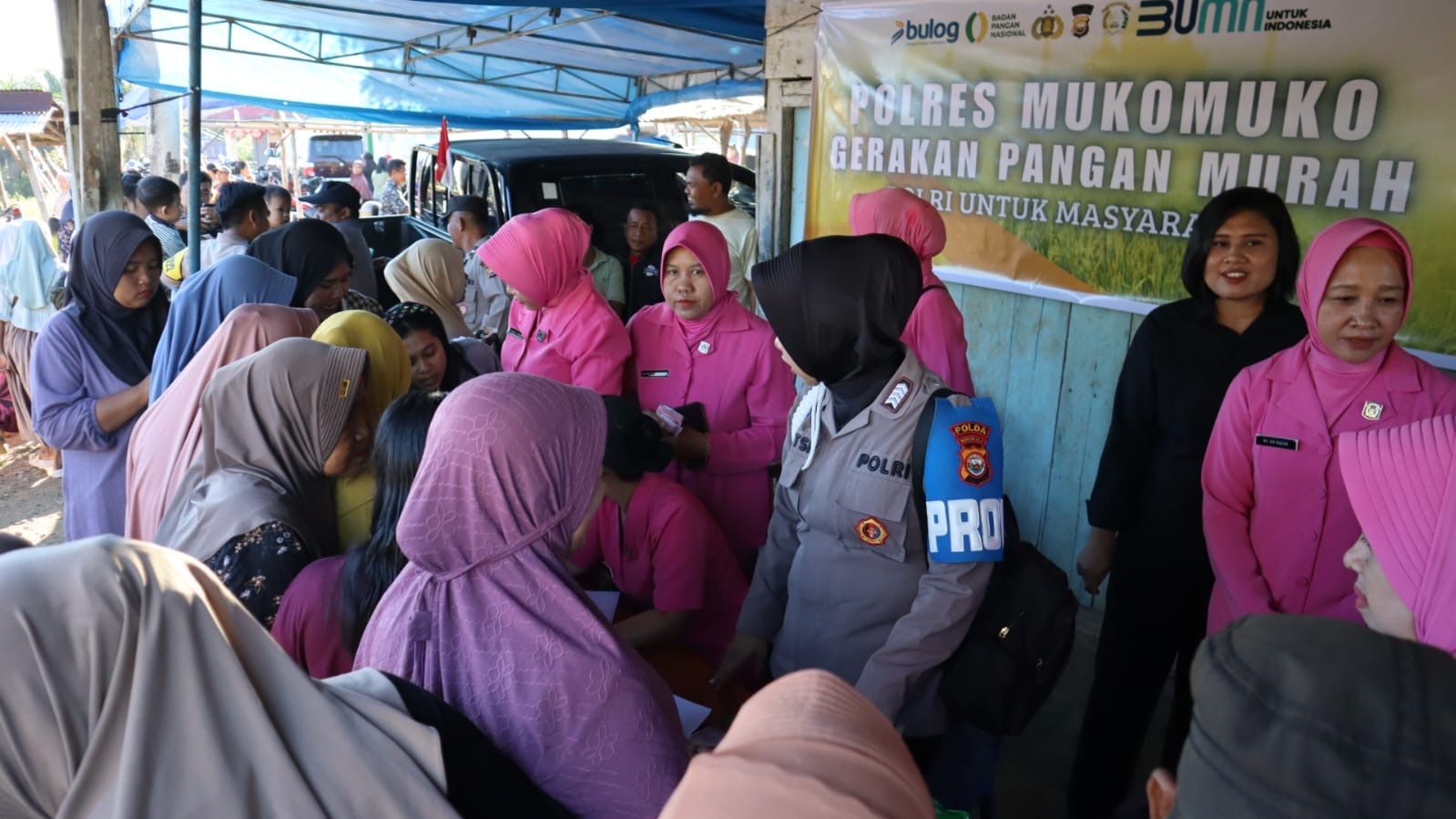 Polres Mukomuko Melalui Polsek V Koto Polres Mukomuko Gelar Gerakan Pasar Murah