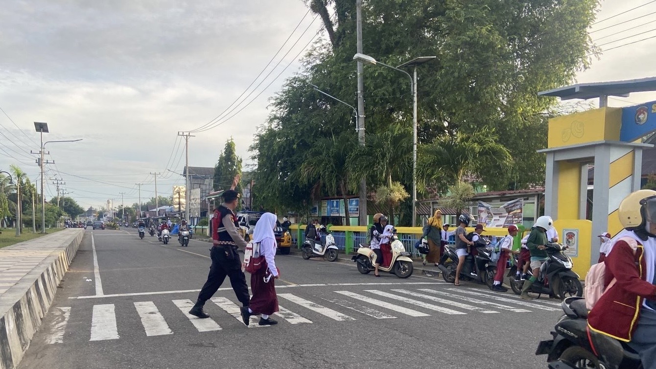 Personil Sat Samapta Laksanakan Gatur di Pagi Hari Pastikan Situasi Aman Dan Kondusif.