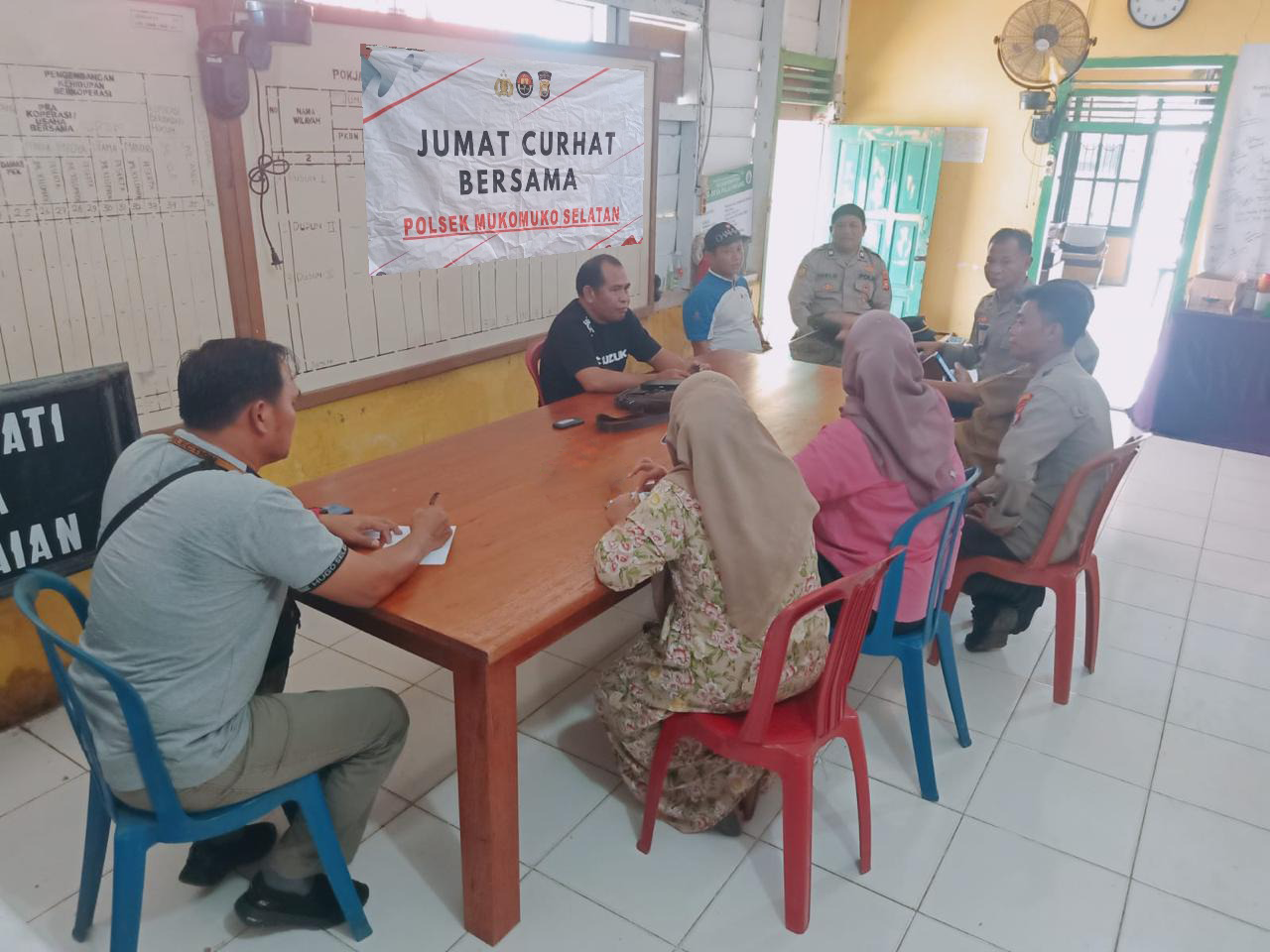 POSEK MMS MELAKSANAKAN JUMAT CURHAT DI MALIN DEMAN