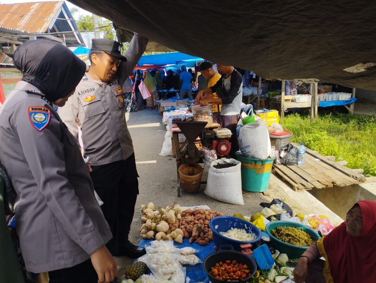 Sat Binmas Polres Mukomuko Sambangi Pasar dan Berikan Himbauan
