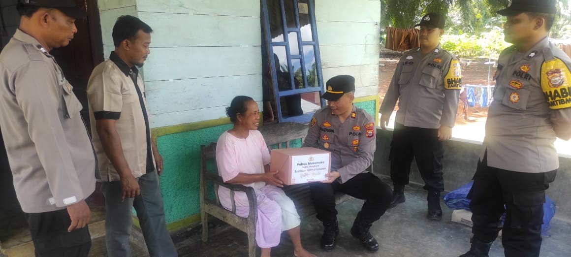 Polsek Sungai Rumbai berbagi, Warga Sungai Rumbai Dapat Sentuhan Bansos