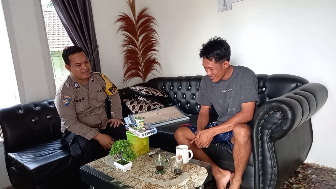 Bhabinkamtibmas Laksanakan Sambang DDS Di Wilayah Desa Binaan