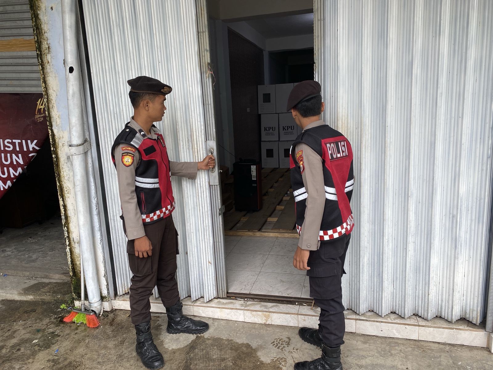 Sat Samapta Polres Mukomuko Gelar Patroli Dialogis Gudang KPU, Menjelang Pilkada Tahun 2024