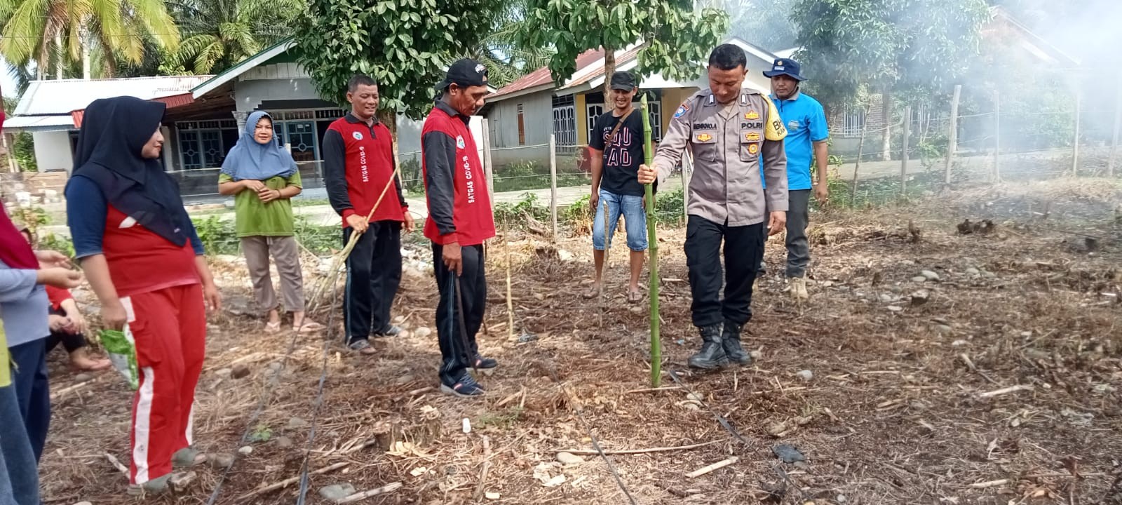 Bhabinkamtibmas Laksanakan Giat Penanaman Jagung Manis DD T.A 2023 Medan Jaya