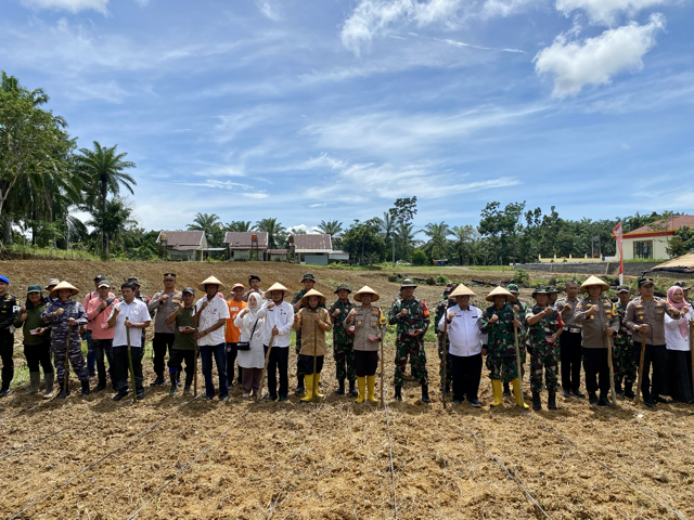 Dukung ketahanan pangan Polres Mukomuko Tanam Bibit Jagung