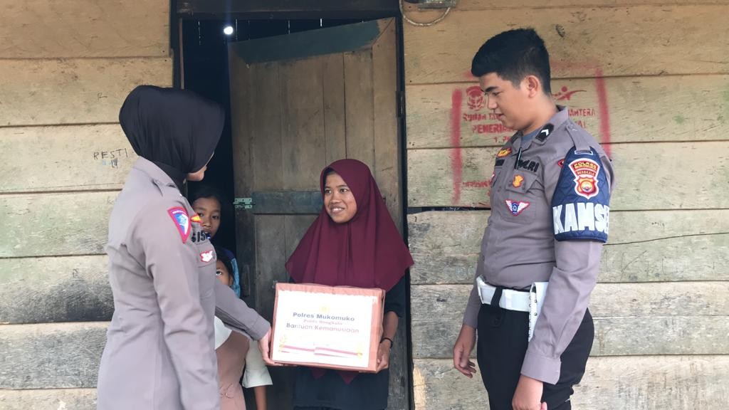 RAMADHAN BERBAGI, BANTUAN SOSIAL POLRES MUKOMUKO DIHARAPKAN DAPAT MEMBERI SENYUMAN KEPADA MASYARAKAT