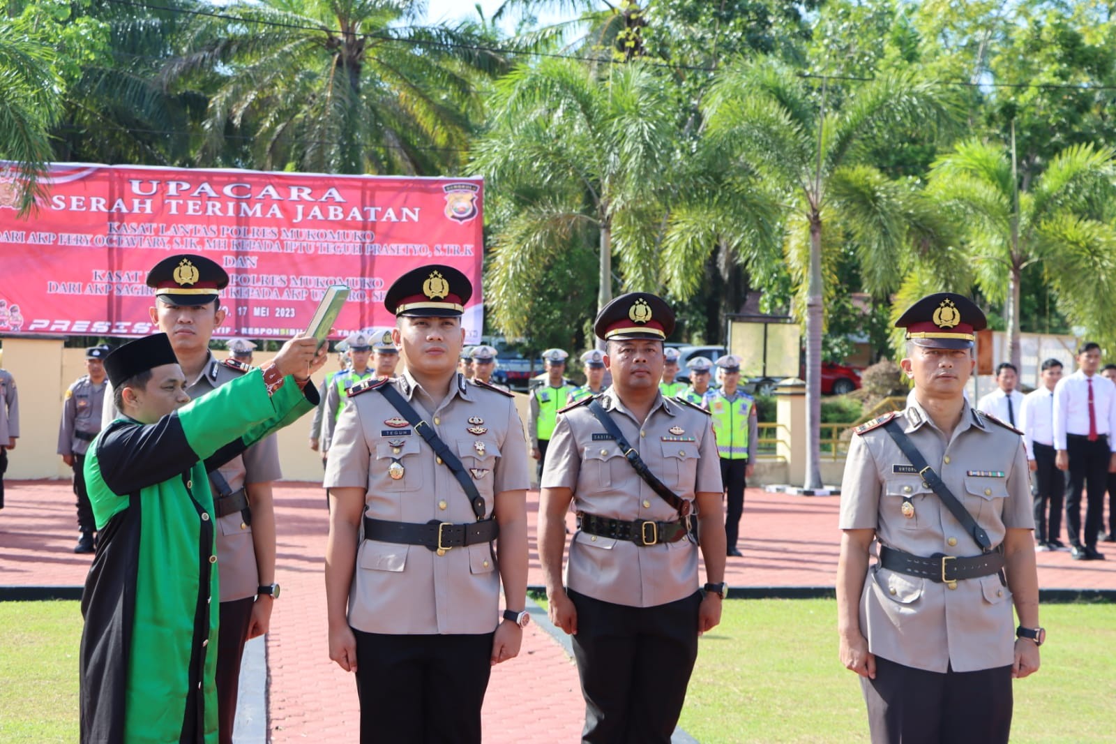 Pimpin Upacara Sertijab Kasat lantas dan Intelkam Polres Mukomuko, Ini Pesan Kapolres Mukomuko
