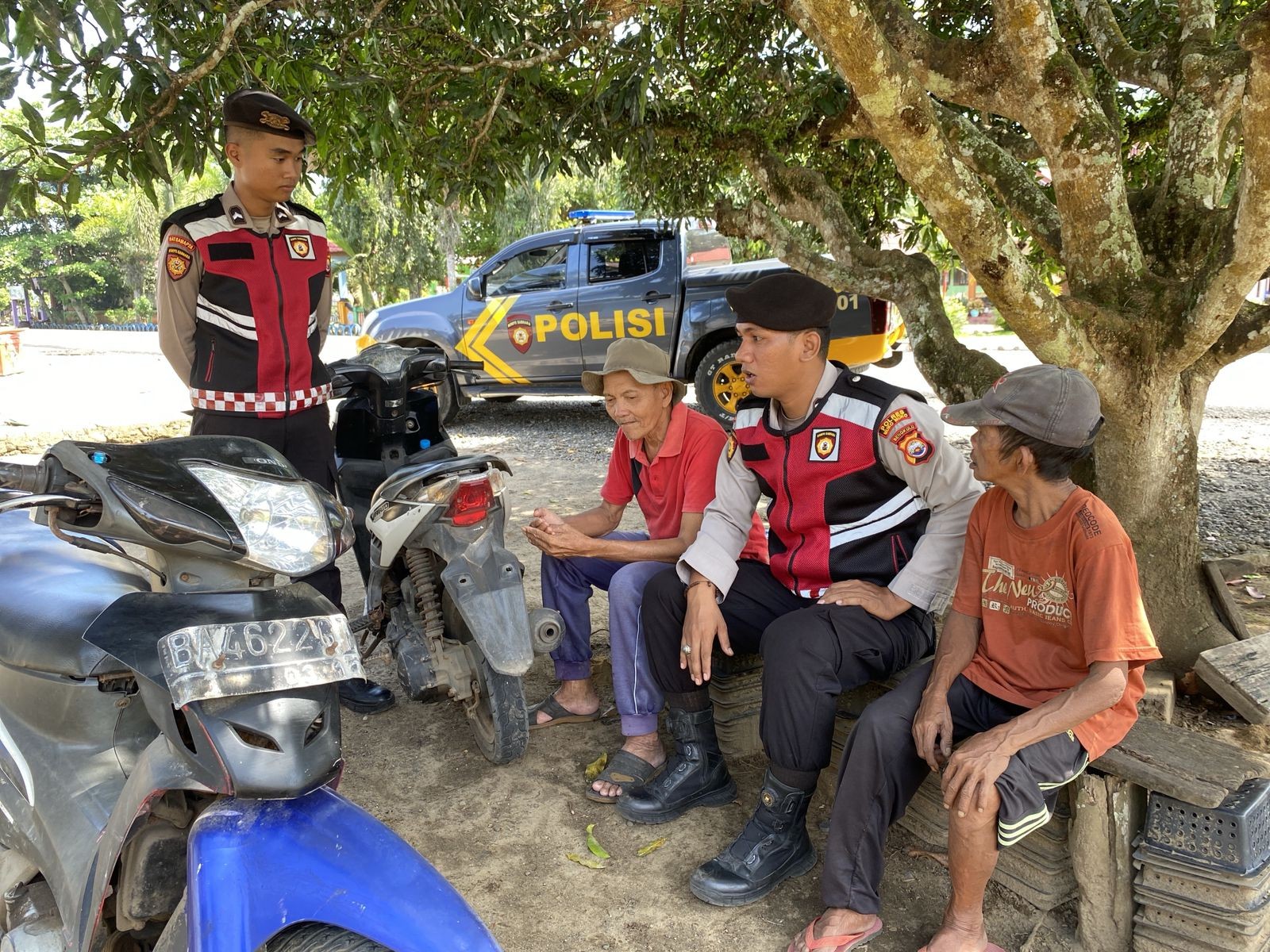 Patroli Siang SatSamapta Polres Mukomuko pantau aktivitas masyarakat di wilayah hukum Polres Mukomuk