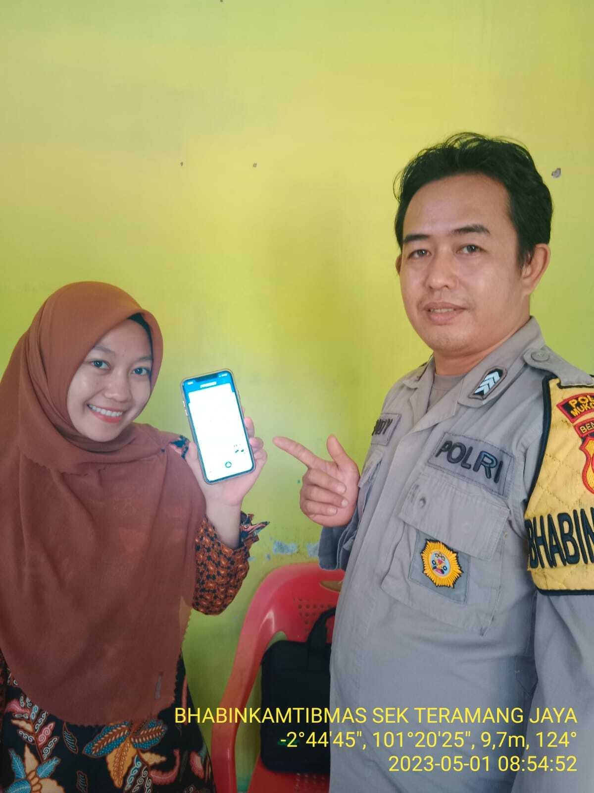 Bhabinkamtibmas Polsek Teramang Jaya Mensosialisasikan aplikasi Super APP Polri