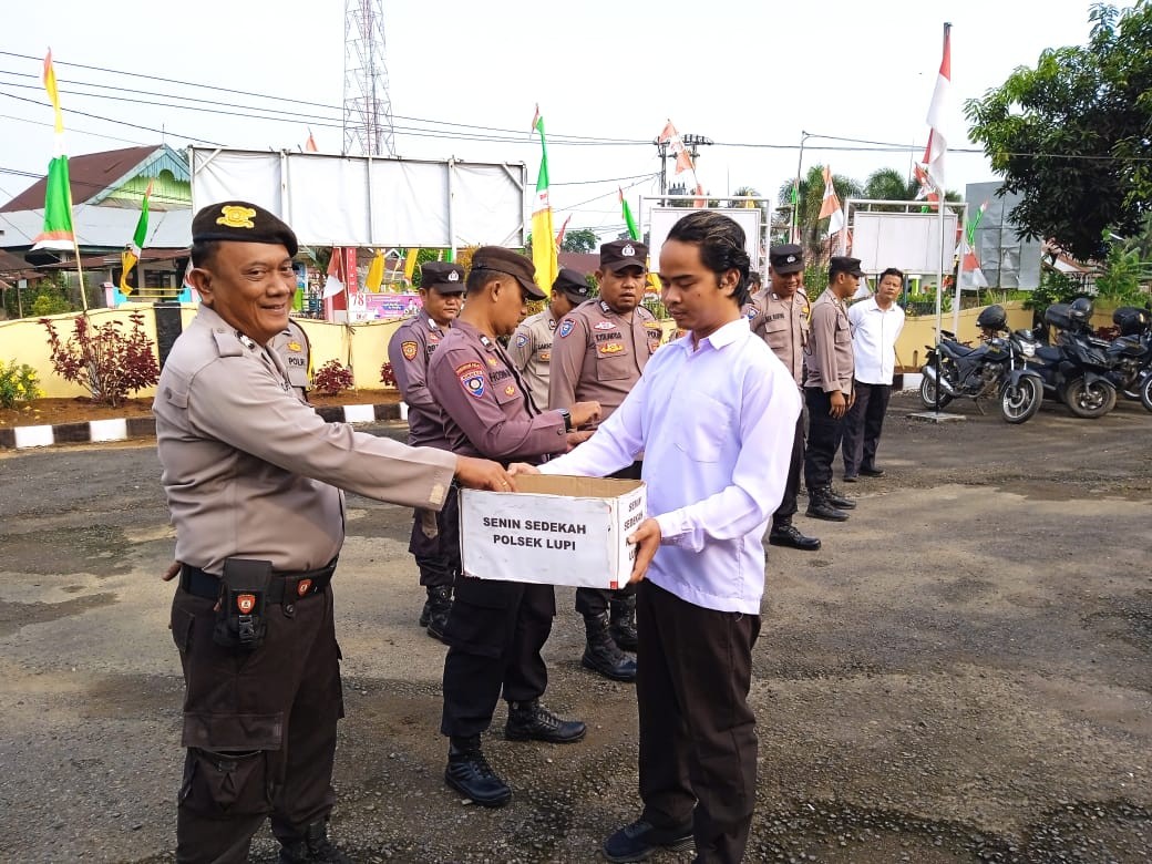 Apel Jam Pimpinan Lanjut Senin Bersedekah Seluruh Anggota Polsek Lubuk Pinang