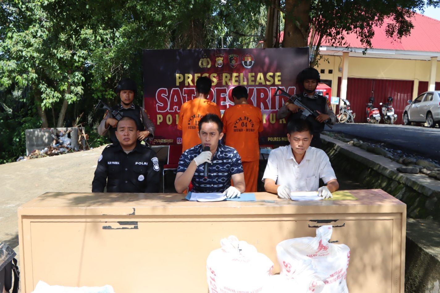 Satreskrim Polres Mukomuko Rilis Tindak Pidana Penjualan Pupuk Ilegal Dan TPPO